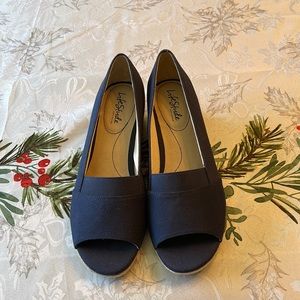 Life stride soft system sandals